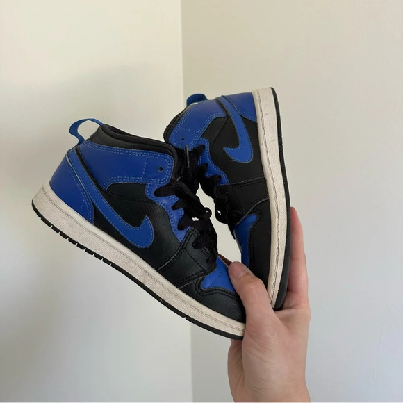 Jordan 1 Mid Hyper Royal Kids size 1 - Picture 2 of 6